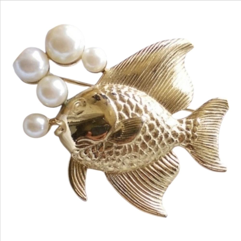 Vintage Richelieu Handmade Bubbly Goldtone Fish Brooch With Pearls -Euc